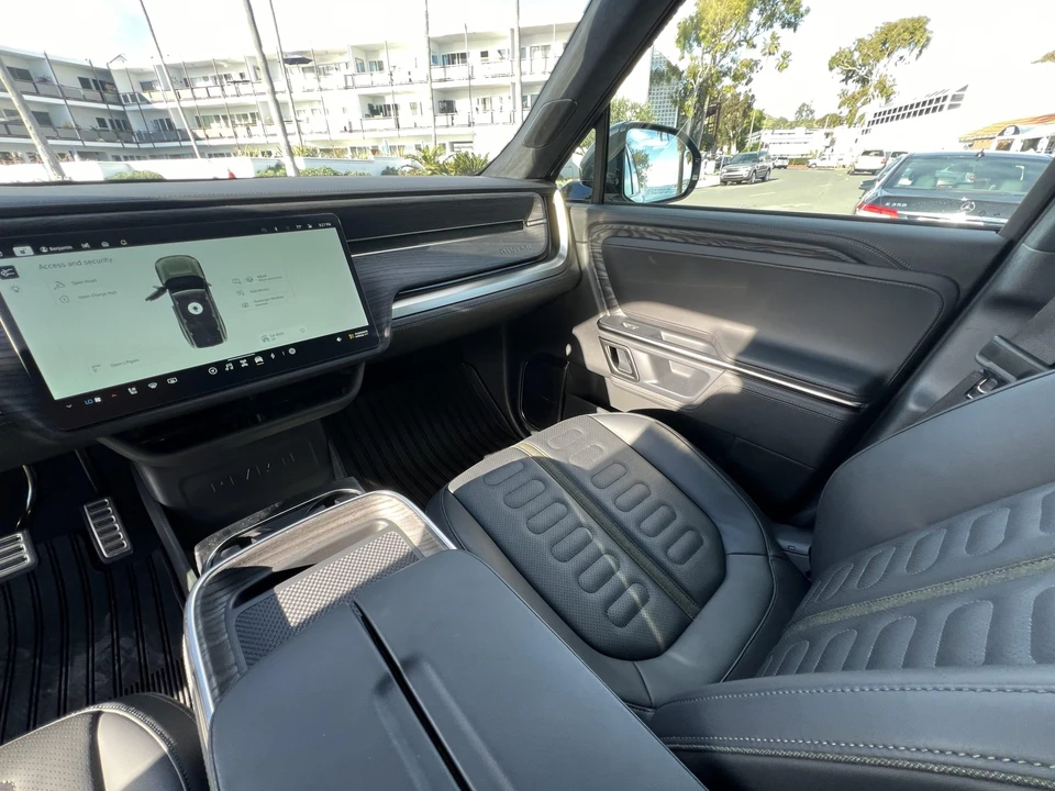 2022 Rivian R1S - Image 23 of 31