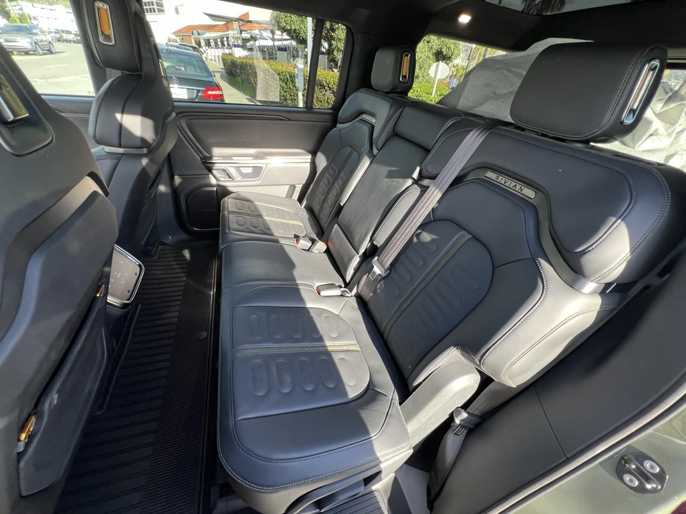 2022 Rivian R1S - Image 28 of 31
