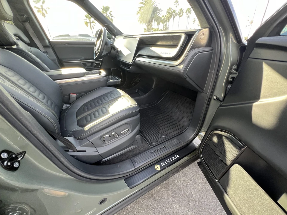 2022 Rivian R1S - Image 22 of 31