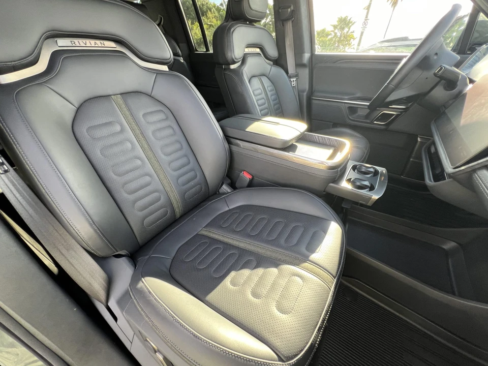 2022 Rivian R1S - Image 21 of 31