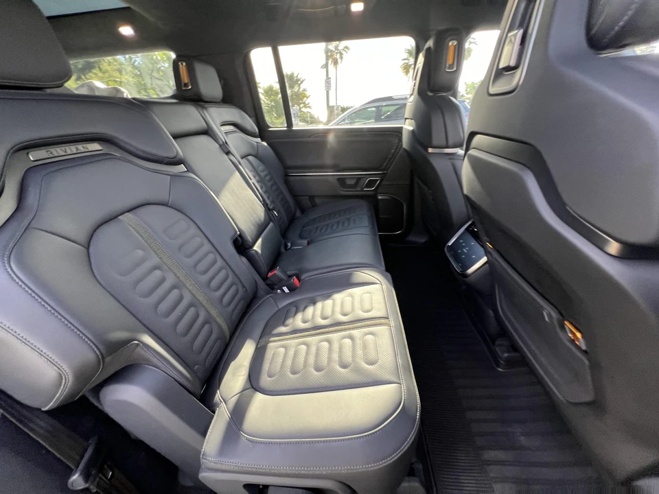 2022 Rivian R1S - Image 26 of 31