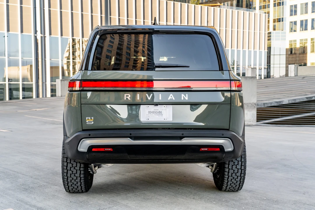 2022 Rivian R1S - Image 9 of 31