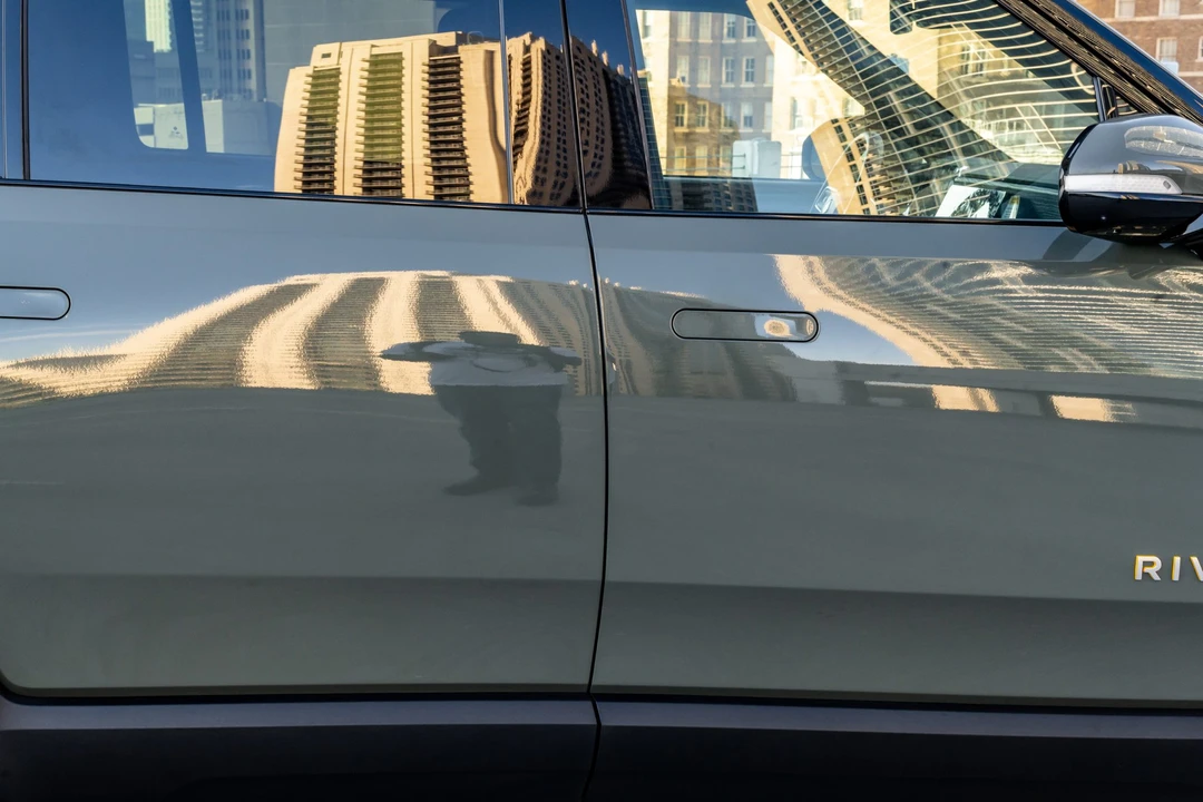2022 Rivian R1S - Image 30 of 31