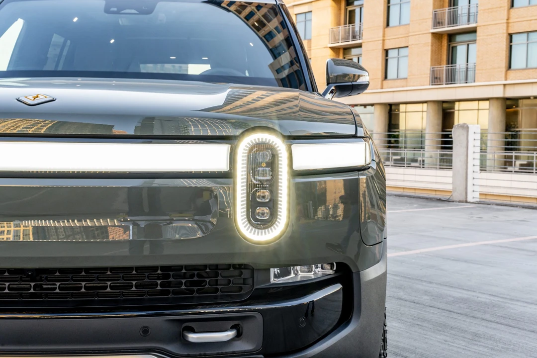 2022 Rivian R1S - Image 18 of 31