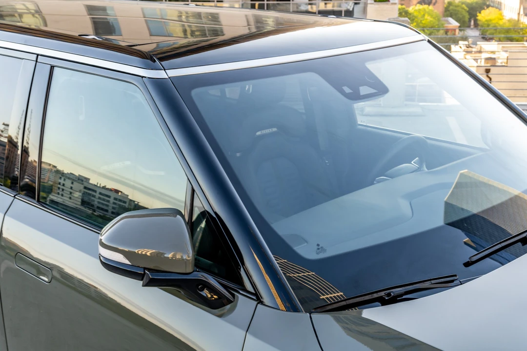 2022 Rivian R1S - Image 25 of 31
