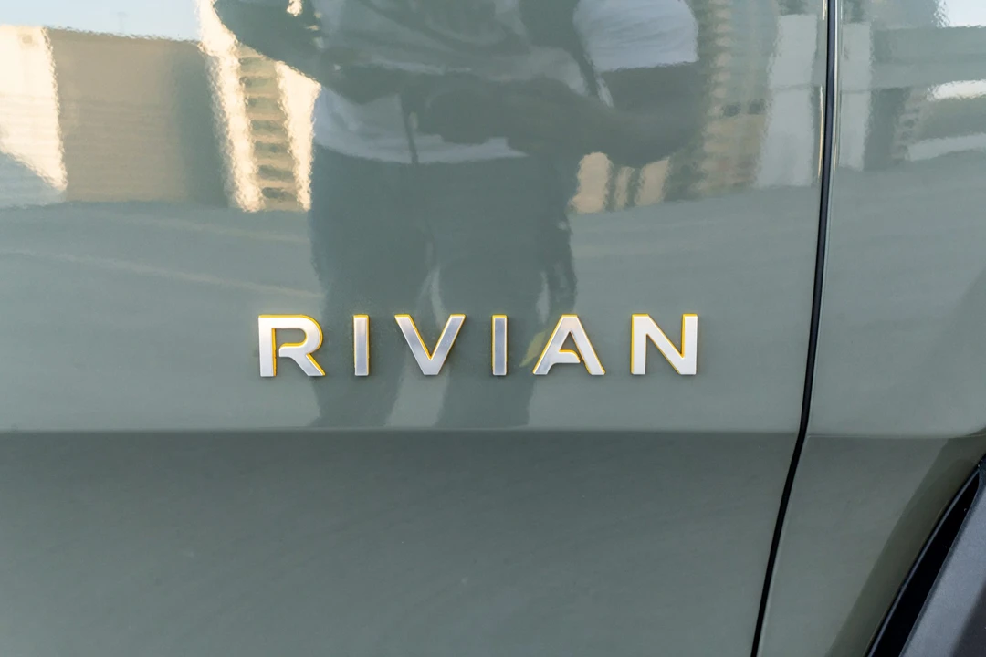 2022 Rivian R1S - Image 29 of 31