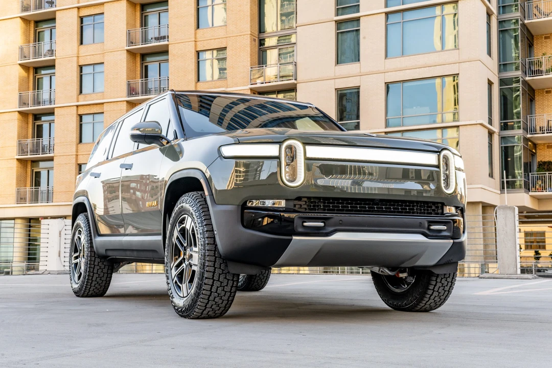2022 Rivian R1S - Image 4 of 31