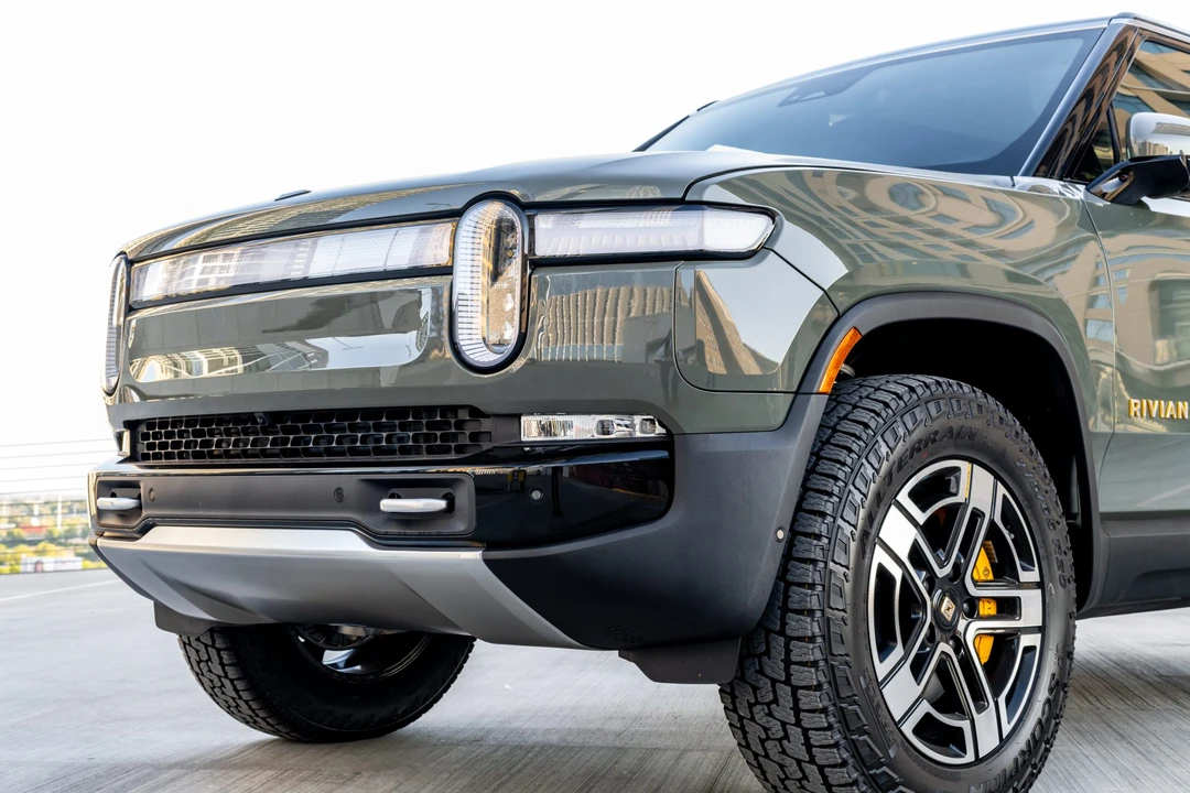 2022 Rivian R1S - Image 14 of 31
