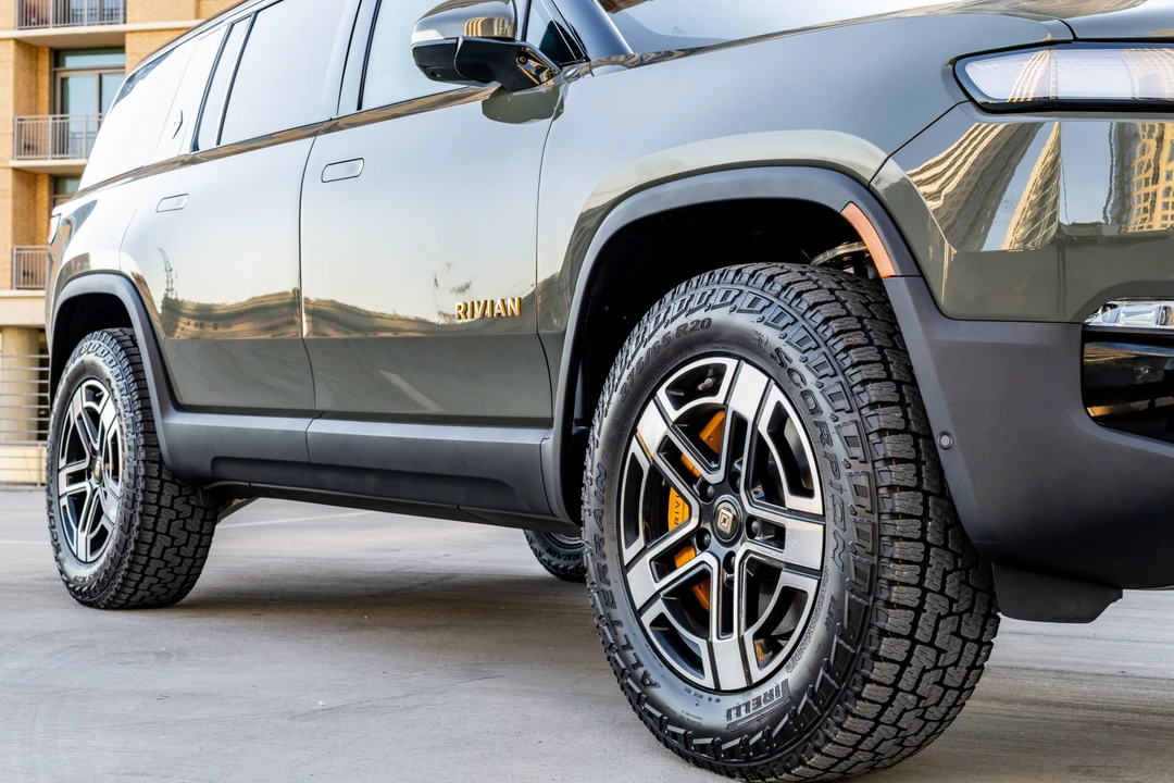 2022 Rivian R1S - Image 27 of 31