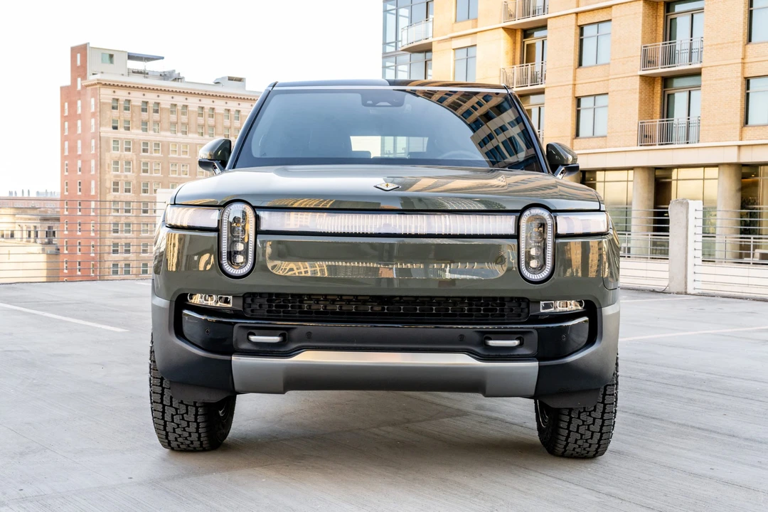 2022 Rivian R1S - Image 2 of 31