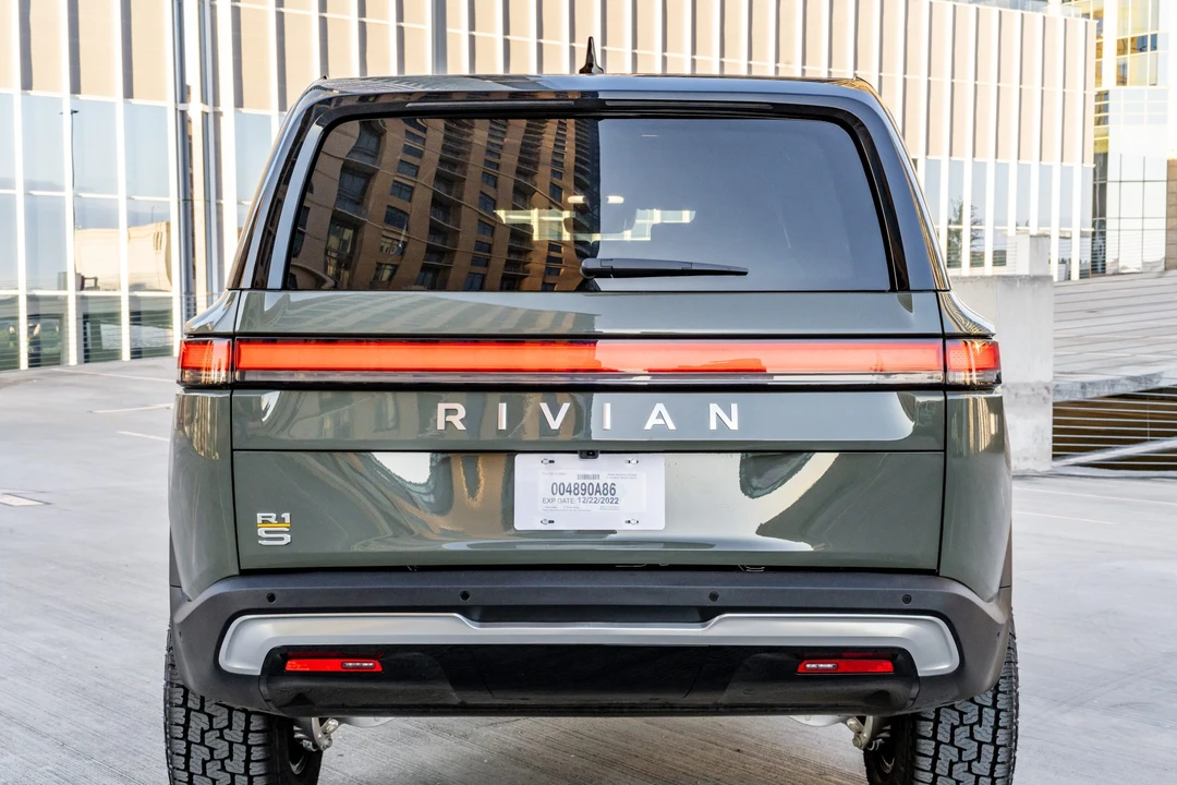 2022 Rivian R1S - Image 10 of 31