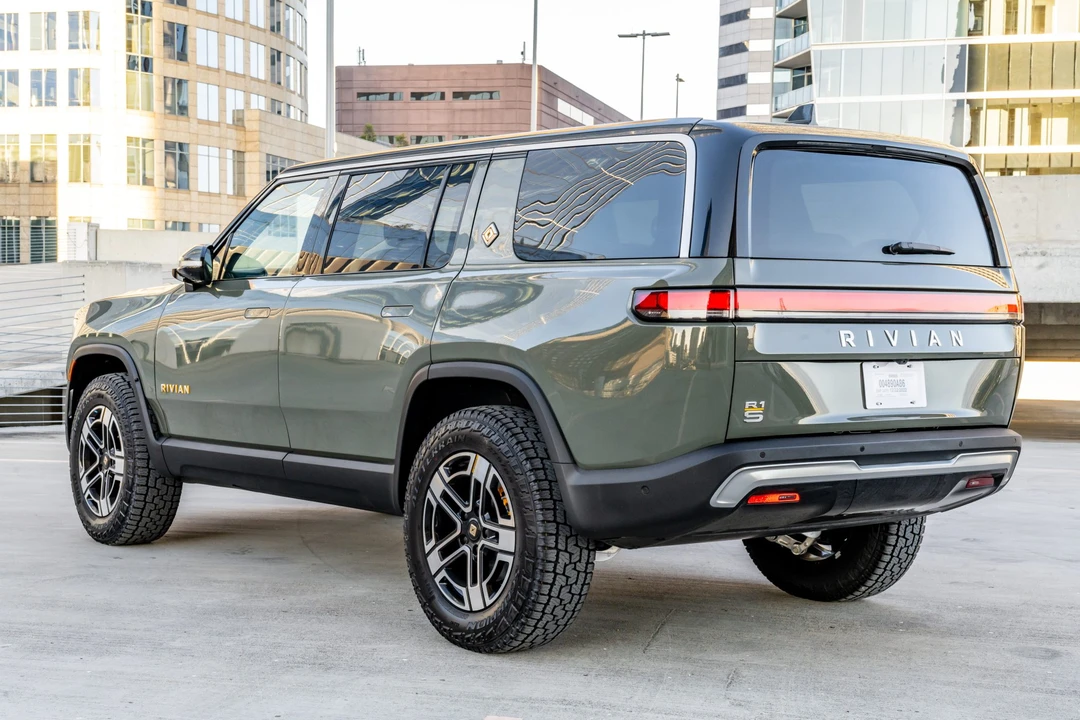 2022 Rivian R1S - Image 11 of 31