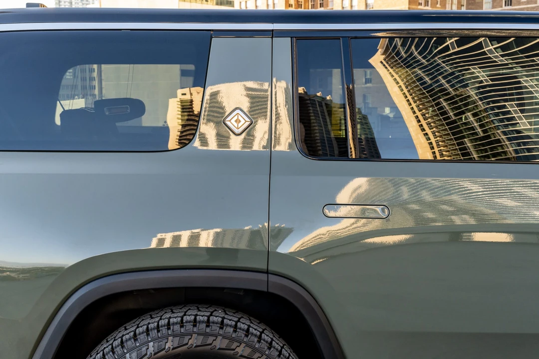 2022 Rivian R1S - Image 31 of 31