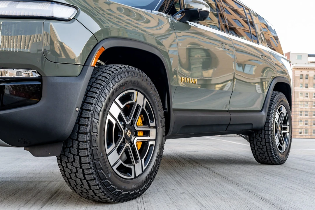 2022 Rivian R1S - Image 15 of 31