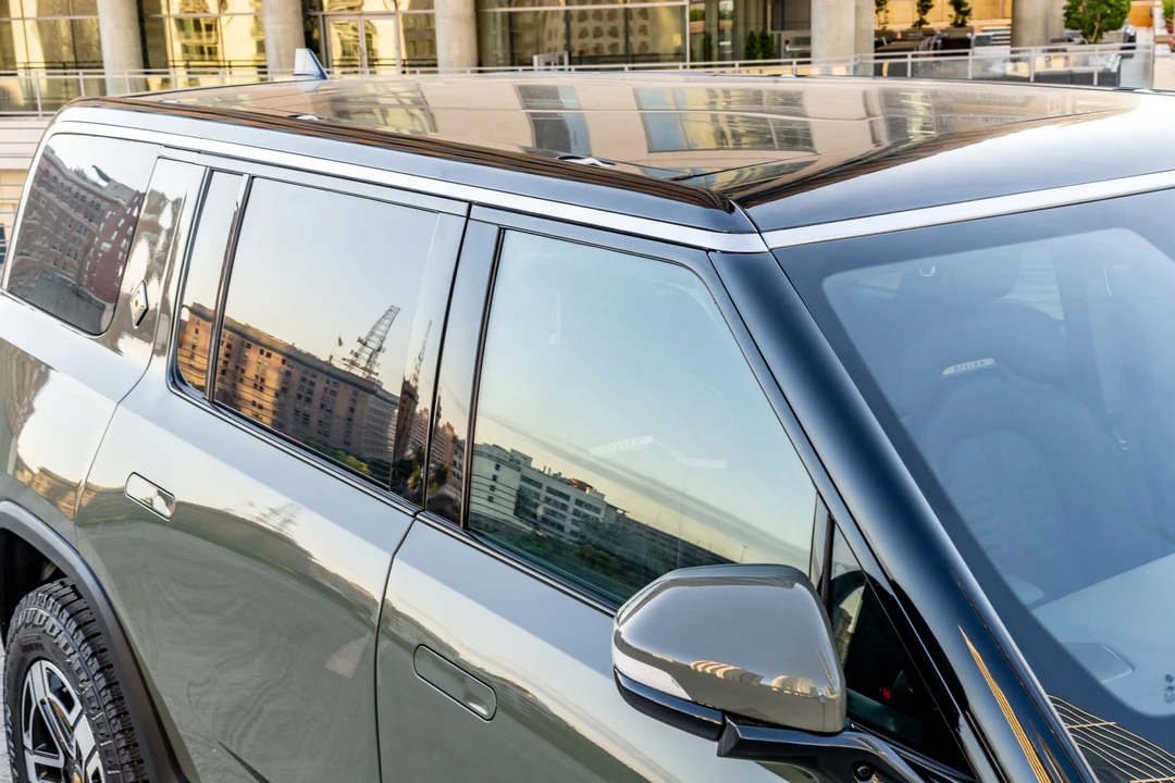 2022 Rivian R1S - Image 26 of 31