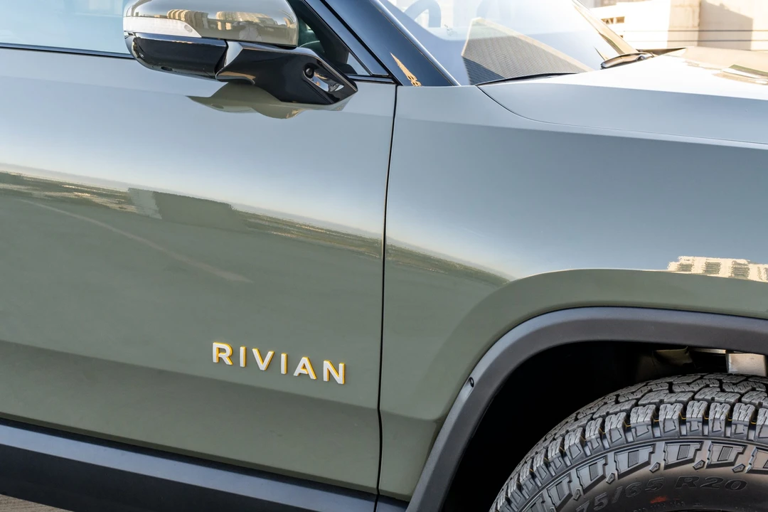 2022 Rivian R1S - Image 28 of 31