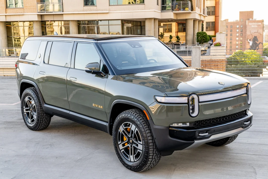 2022 Rivian R1S - Image 5 of 31
