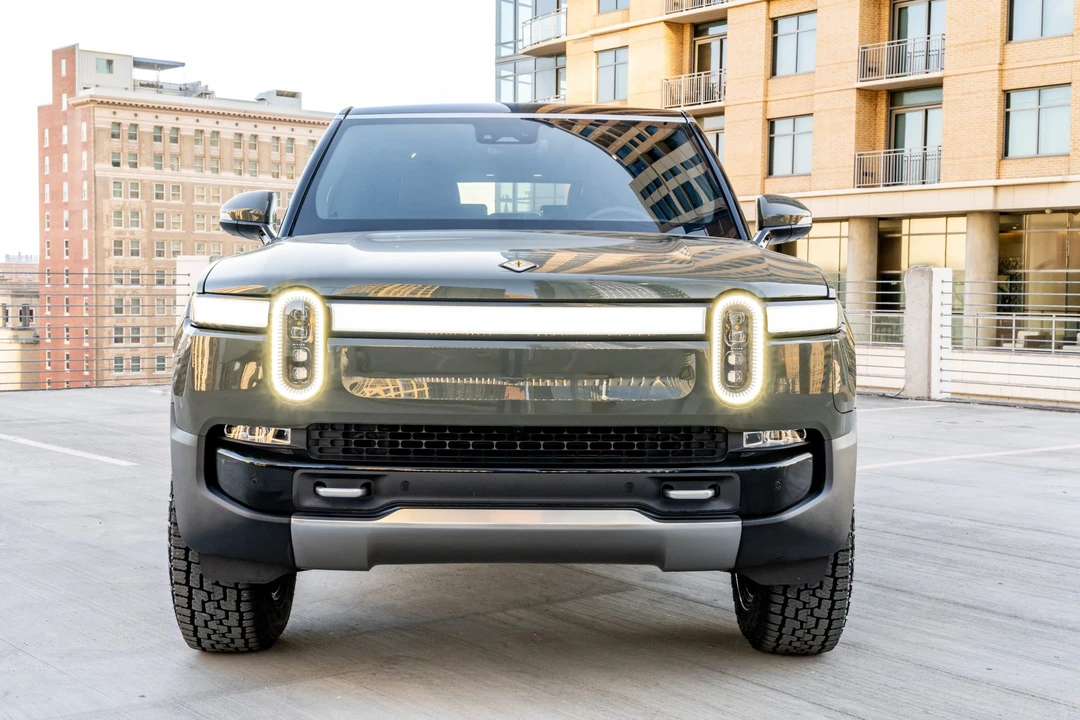 2022 Rivian R1S - Image 3 of 31