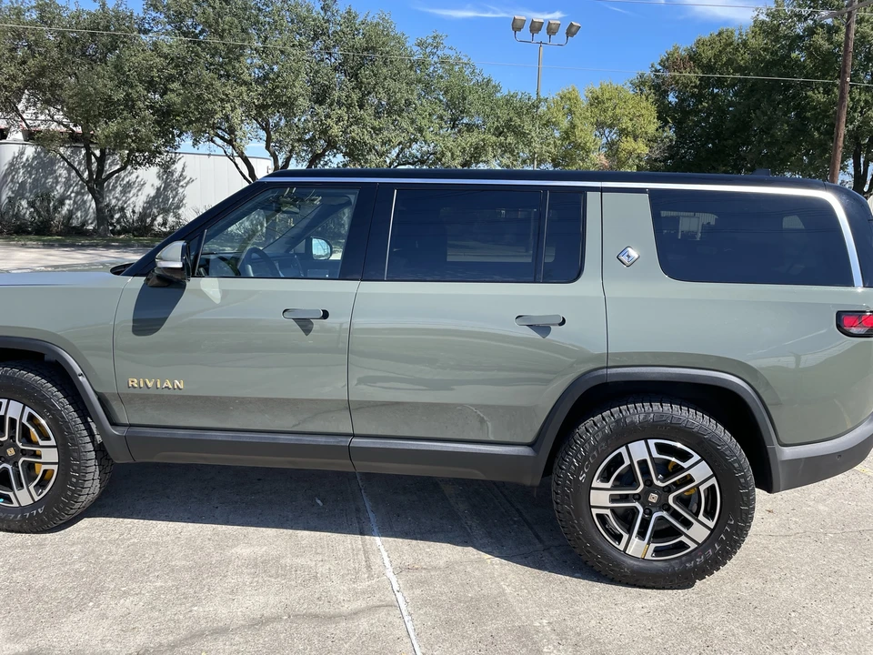 2022 Rivian R1S - Image 13 of 31