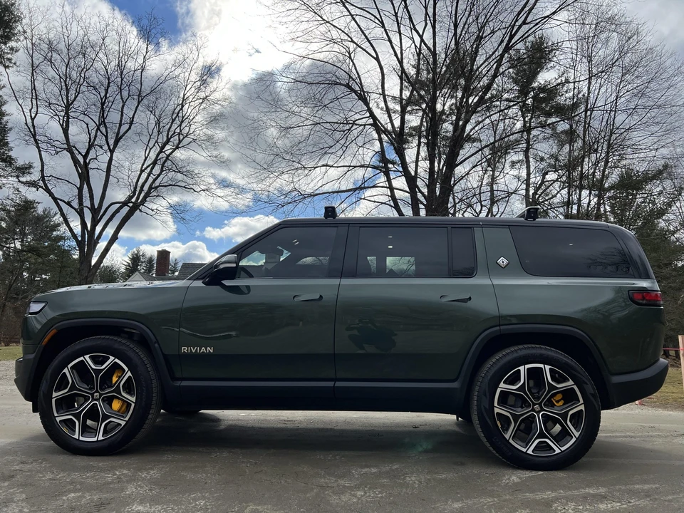 2022 Rivian R1S - Image 15 of 31