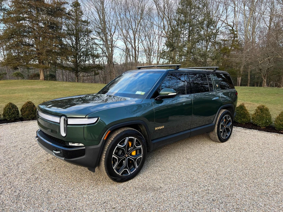 2022 Rivian R1S - Image 30 of 31