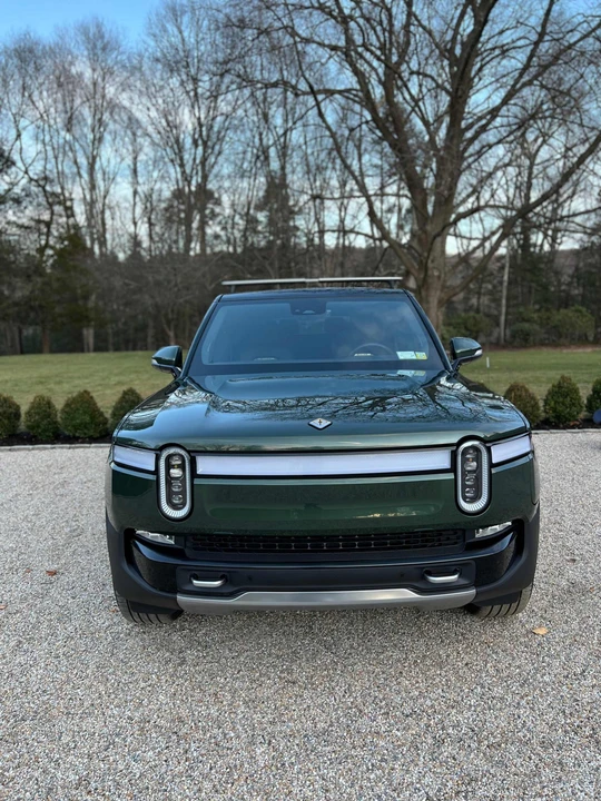 2022 Rivian R1S - Image 25 of 31