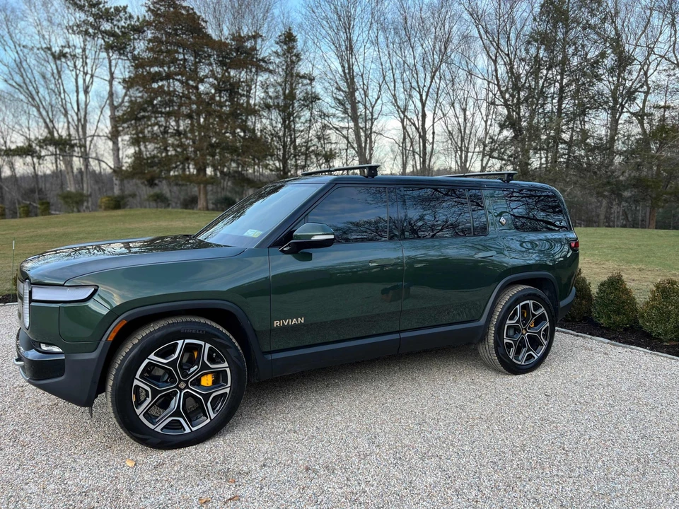 2022 Rivian R1S - Image 16 of 31