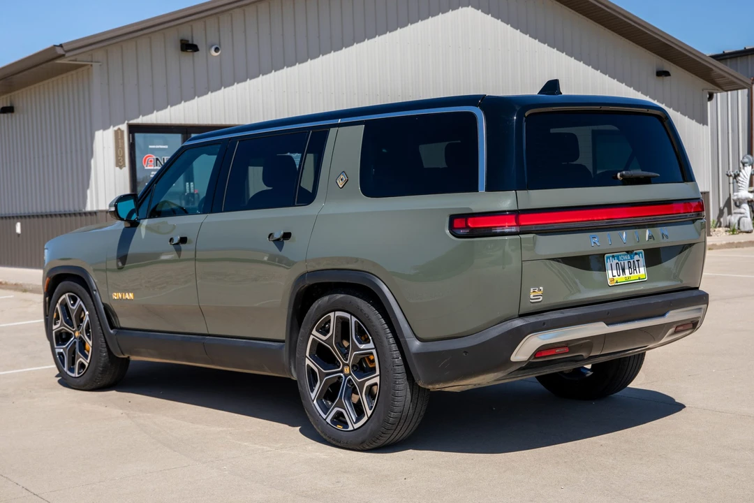2022 Rivian R1S - Image 4 of 31