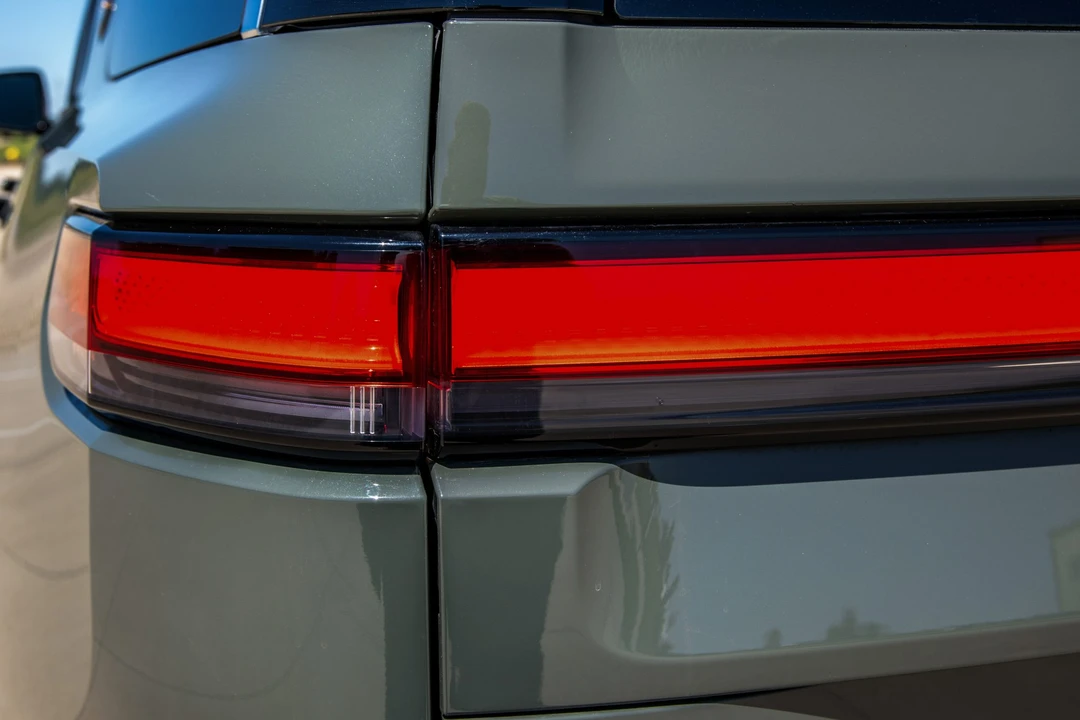 2022 Rivian R1S - Image 13 of 31