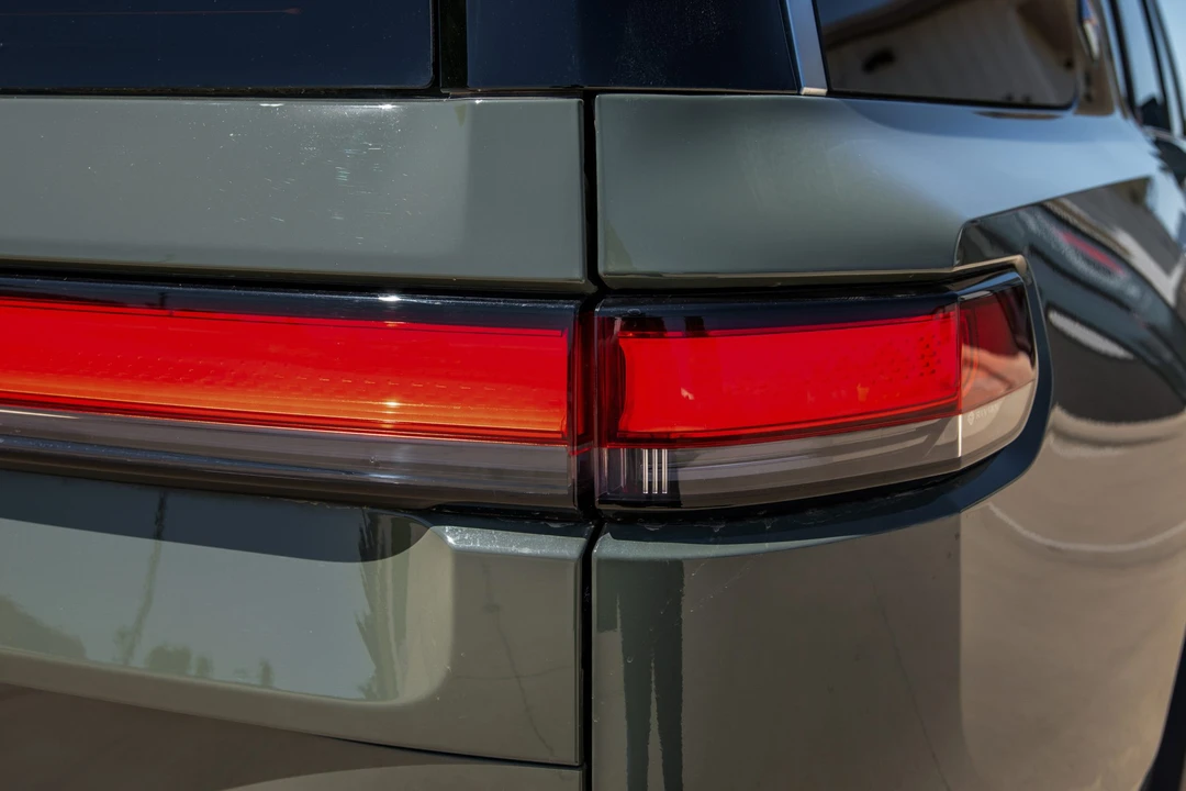 2022 Rivian R1S - Image 14 of 31
