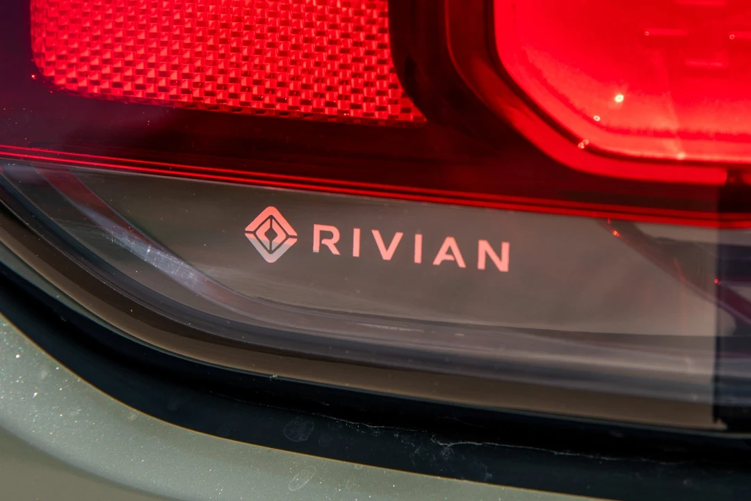 2022 Rivian R1S - Image 27 of 31