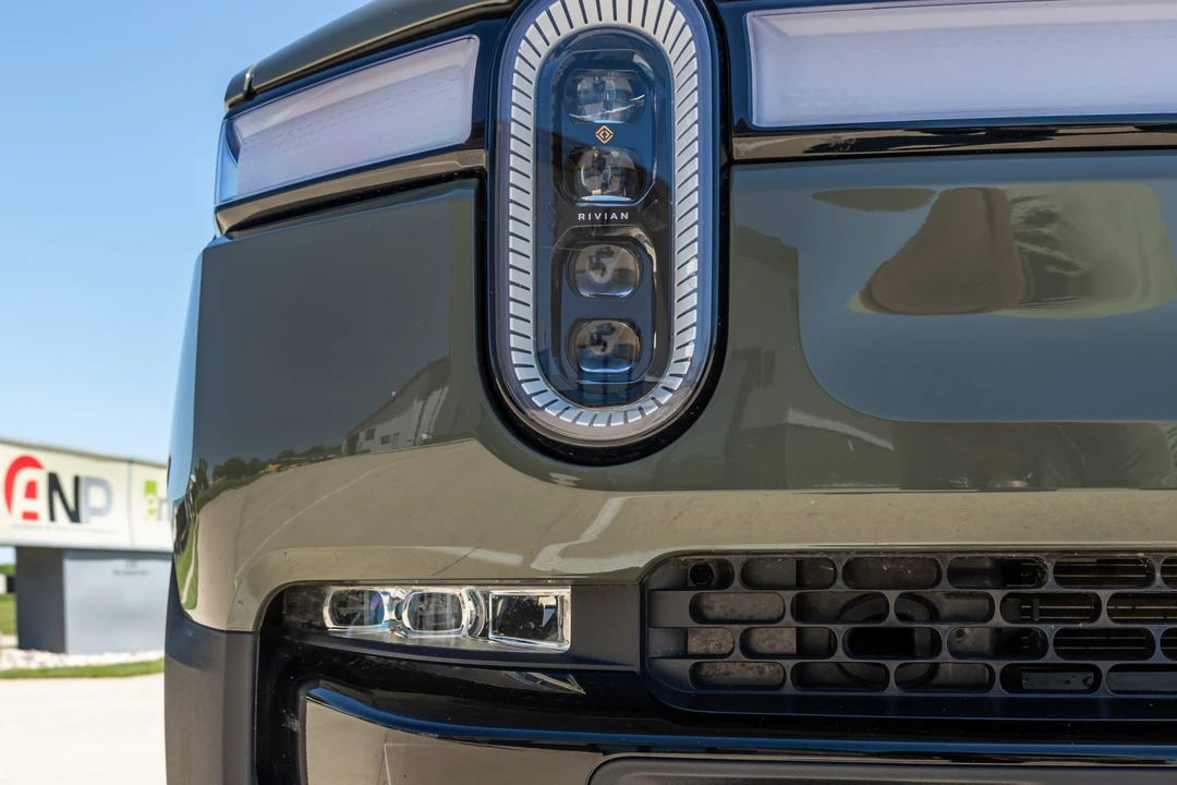 2022 Rivian R1S - Image 16 of 31