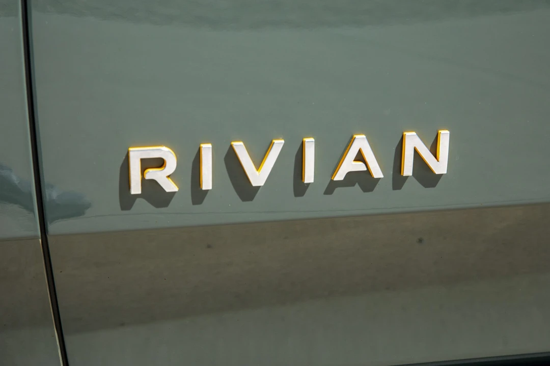 2022 Rivian R1S - Image 25 of 31