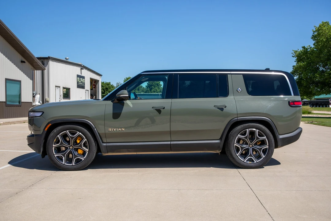2022 Rivian R1S - Image 3 of 31