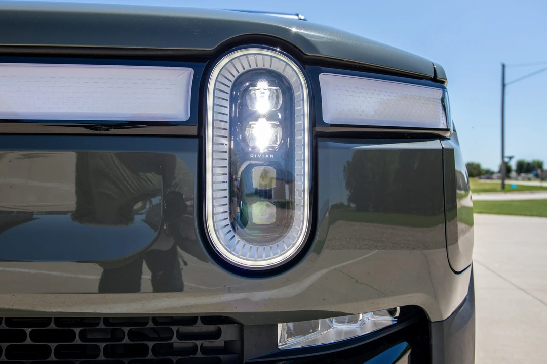2022 Rivian R1S - Image 12 of 31