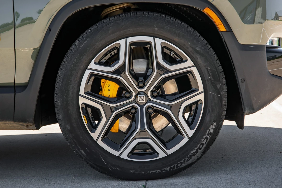 2022 Rivian R1S - Image 31 of 31