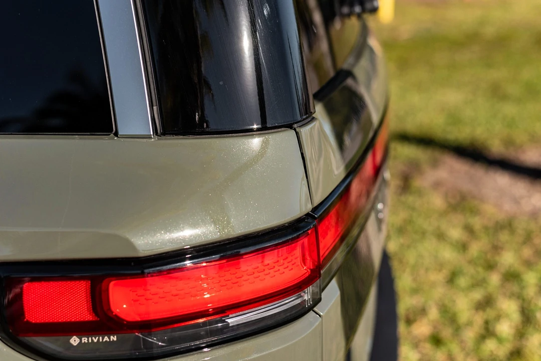 2022 Rivian R1S - Image 23 of 31