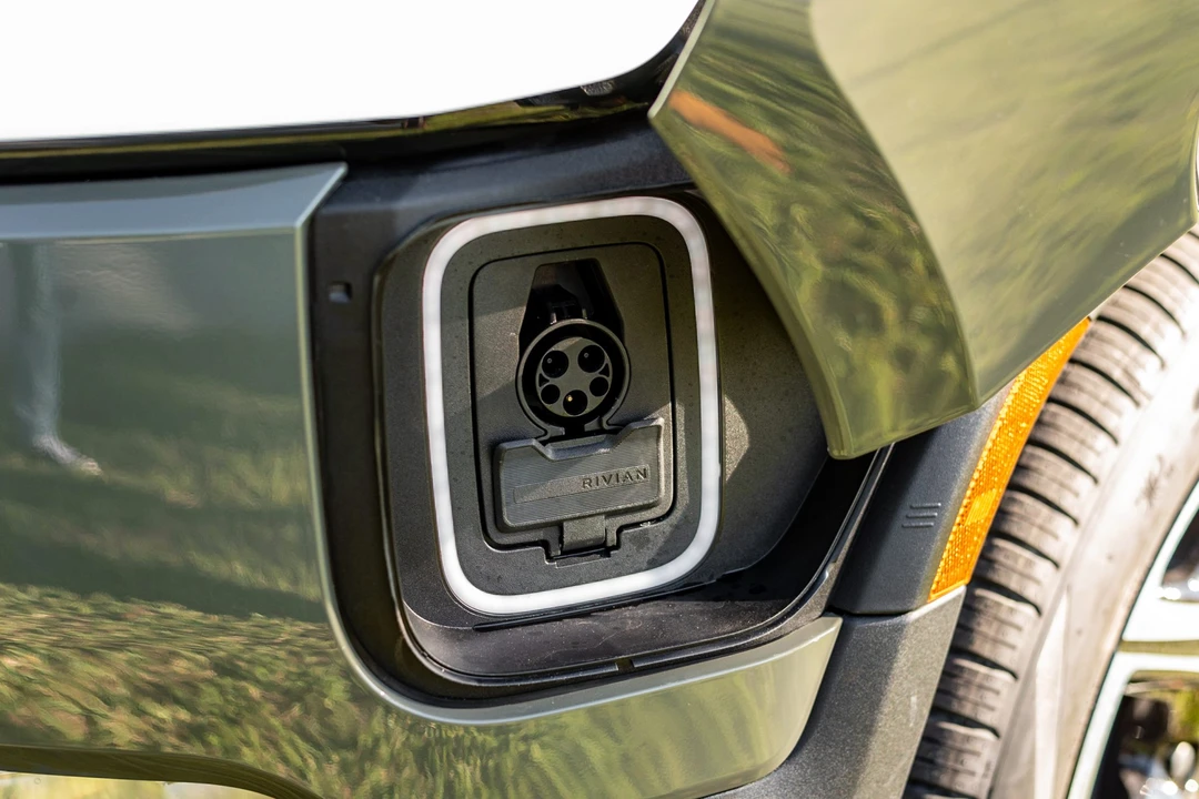 2022 Rivian R1S - Image 11 of 31