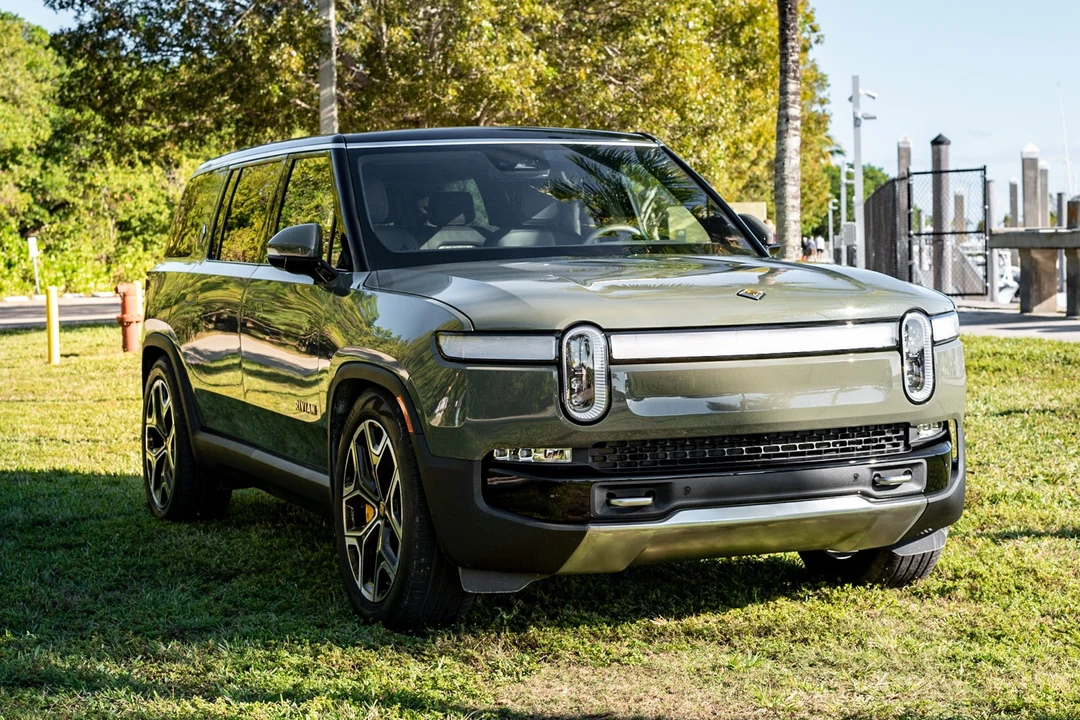 2022 Rivian R1S - Image 4 of 31