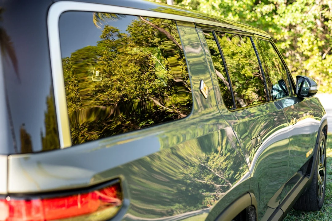 2022 Rivian R1S - Image 29 of 31
