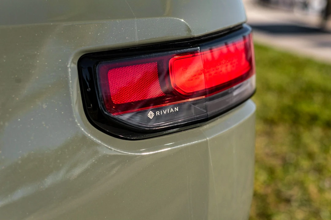 2022 Rivian R1S - Image 22 of 31