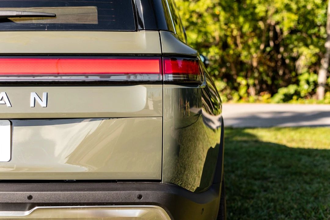 2022 Rivian R1S - Image 28 of 31