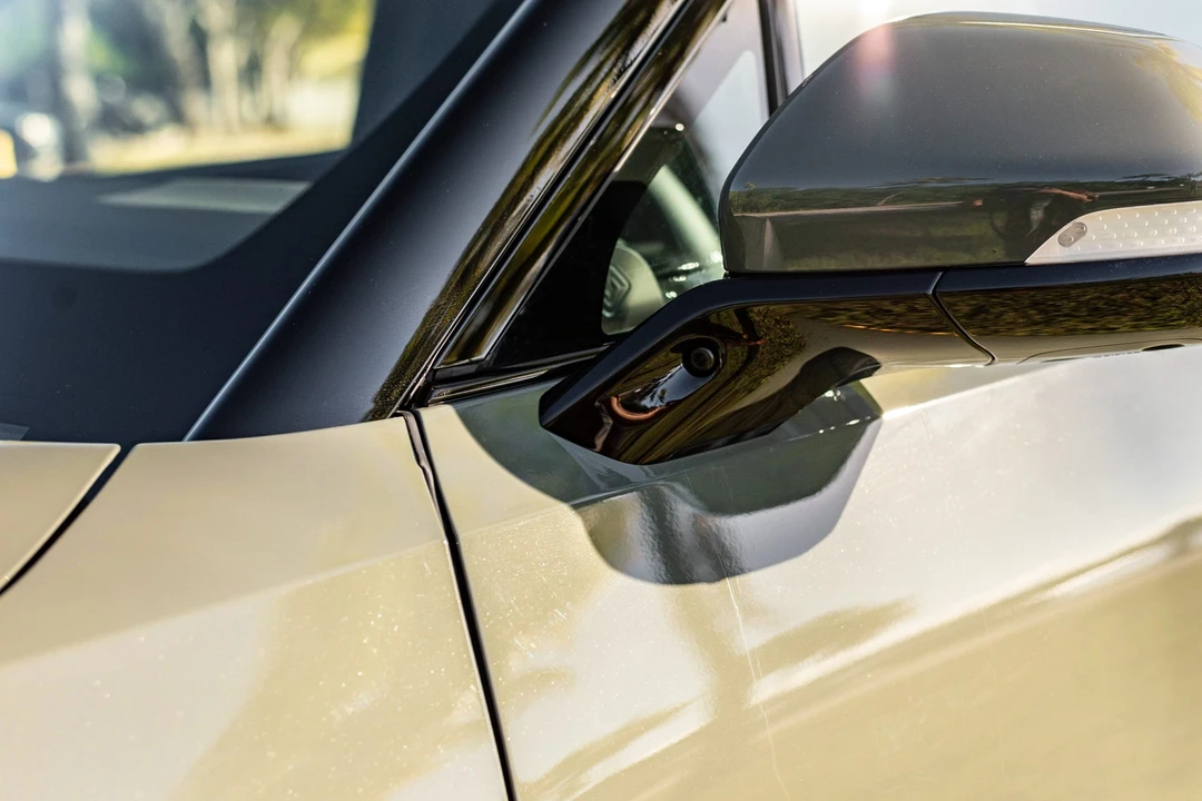2022 Rivian R1S - Image 15 of 31
