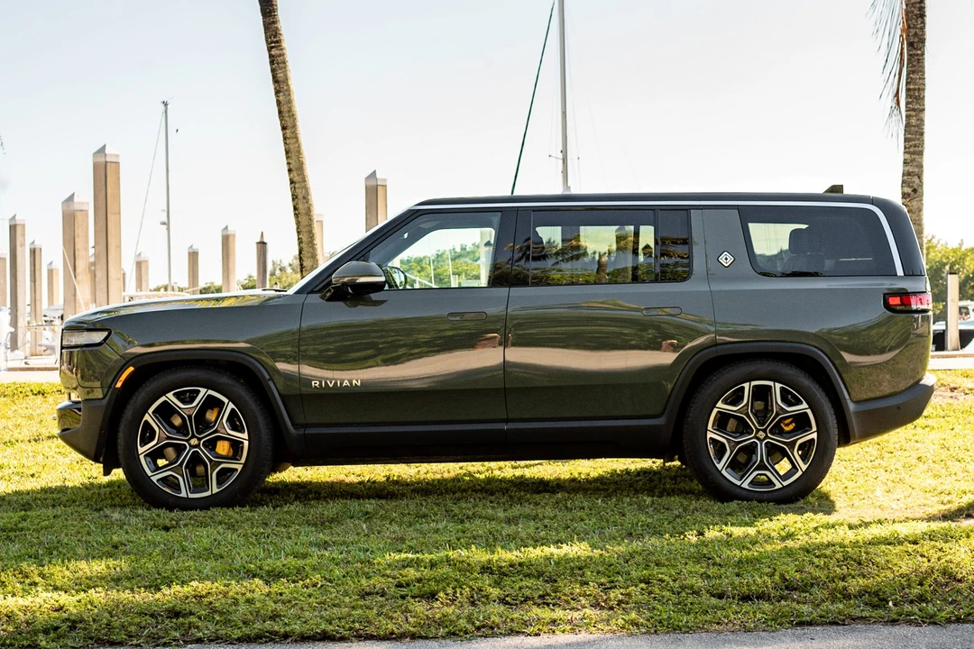 2022 Rivian R1S - Image 9 of 31
