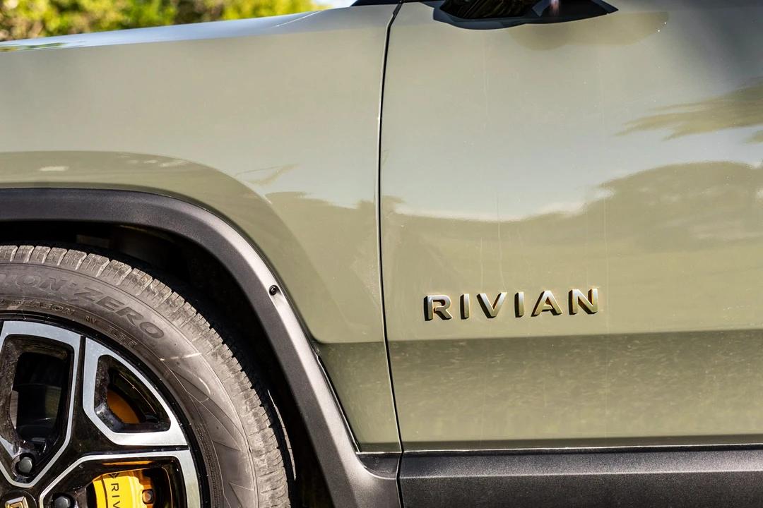 2022 Rivian R1S - Image 14 of 31