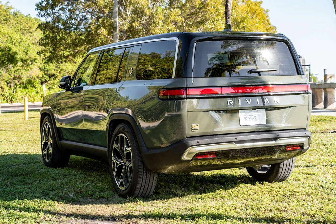2022 Rivian R1S - Image 8 of 31
