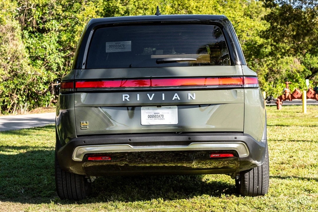 2022 Rivian R1S - Image 7 of 31