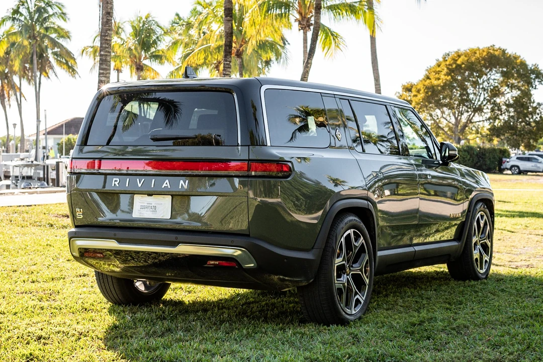2022 Rivian R1S - Image 6 of 31
