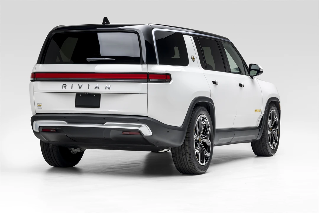 2022 Rivian R1S - Image 19 of 31