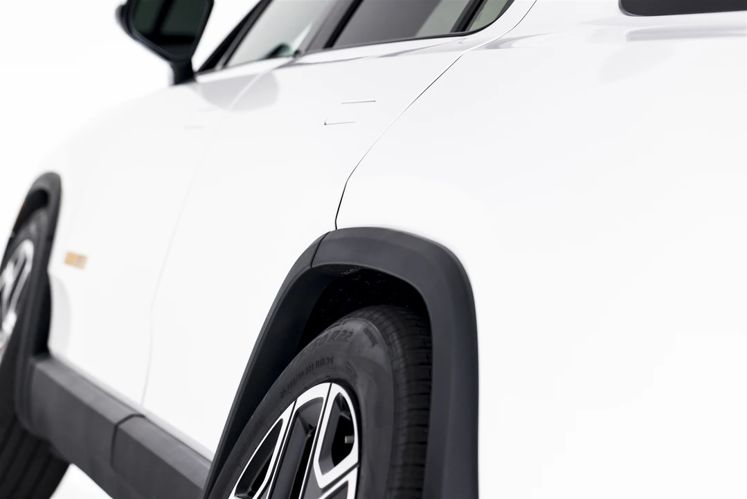 2022 Rivian R1S - Image 27 of 31
